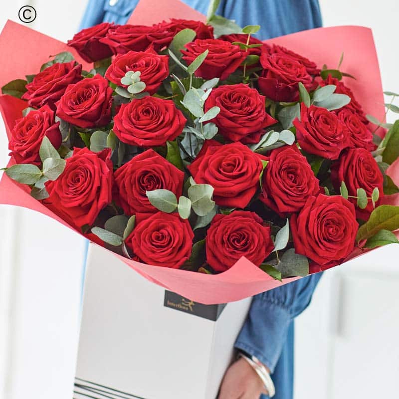 Bouquet of Luxurious Red Roses